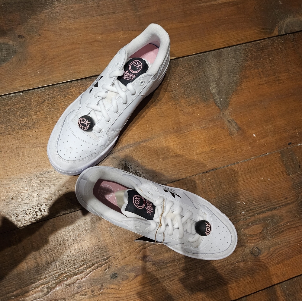 Andre SAVARIA limited Edition Adidas Forum Bold W White and Black Sneakers